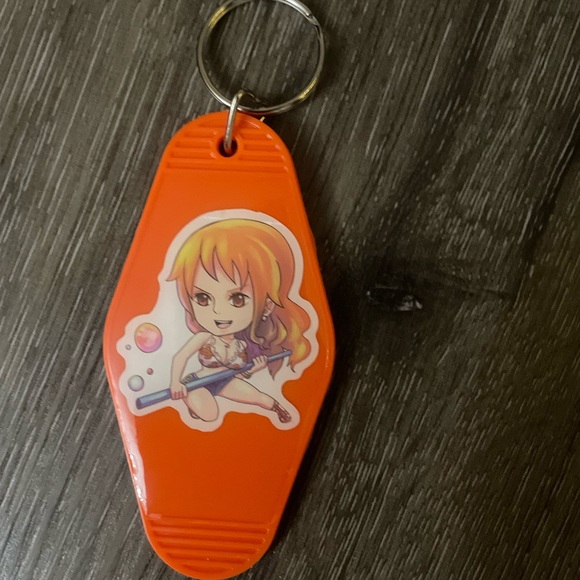 One Piece Nami Hotel Keychain - Picture 3 of 5